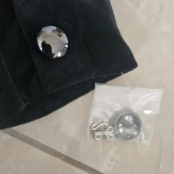 Newport News Elegant Black Military-Style Women's Coat - Picture 13 of 14